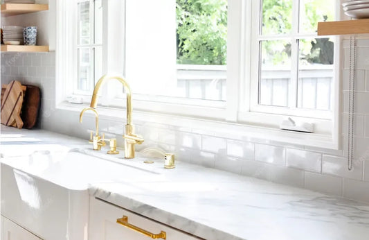 Paper Towel Holder With Spray Bottle For Quick Clean