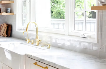 Paper Towel Holder With Spray Bottle For Quick Clean